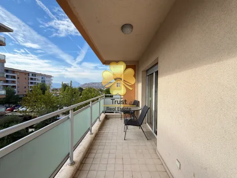 Spacious covered terrace with patio furniture and a view of the surroundings. - image 10