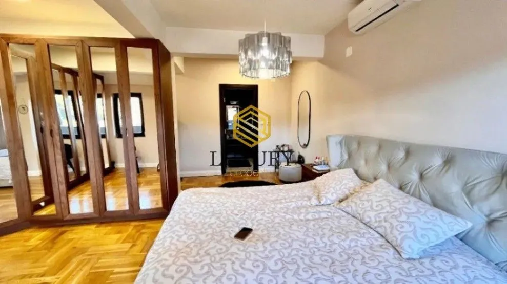 Prodaja, četvorosoban stan, 209m², Centar, Podgorica