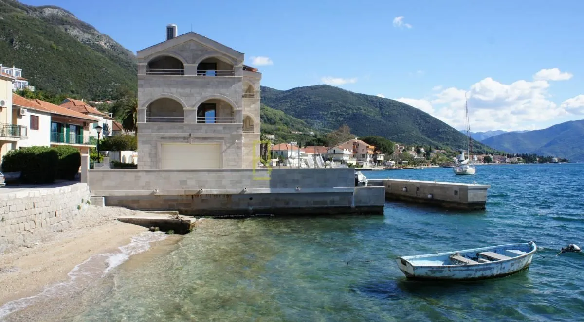 Sale, house, 411m², Đenovići, Herceg Novi