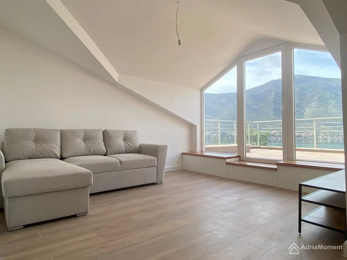 Prodaja, četvorosoban stan, 171m², Dobrota, Kotor