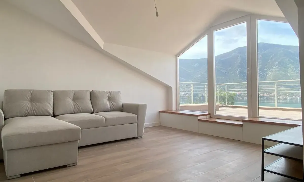 Sale, four bedroom apartment, 171m², Dobrota, Kotor