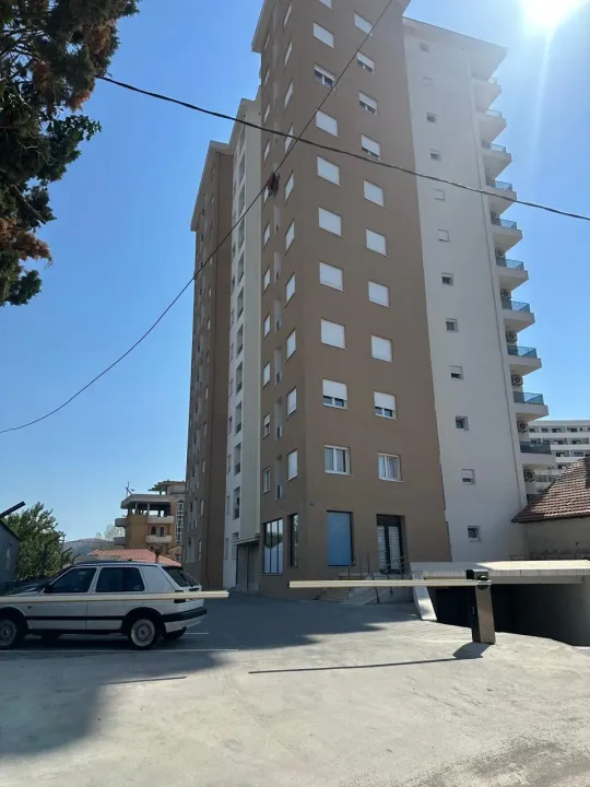 Izdavanje, jednosoban stan, 34m², Centar, Bar