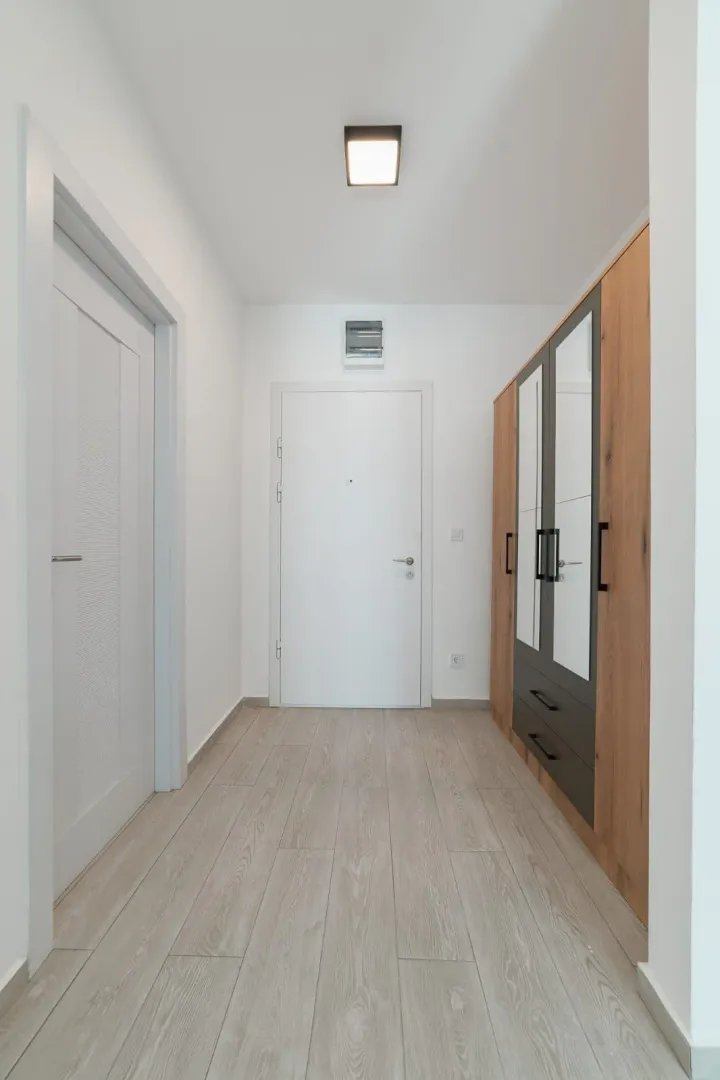 Izdavanje, jednosoban stan, 57m², Bečići, Budva