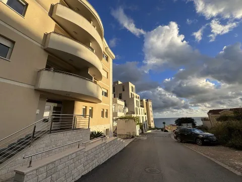 Sale, one bedroom apartment, 52m², Bečići, Budva - image 7
