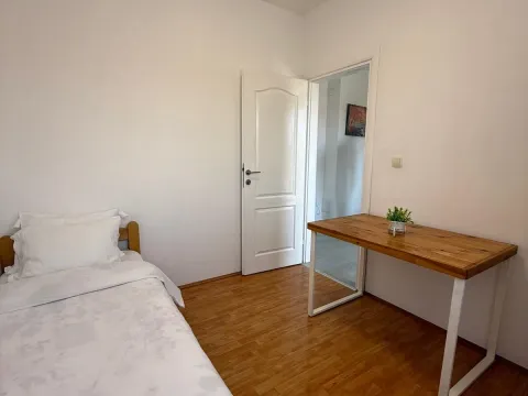 Izdavanje, trosoban stan, 85m², Gradiošnica, Tivat - image 7