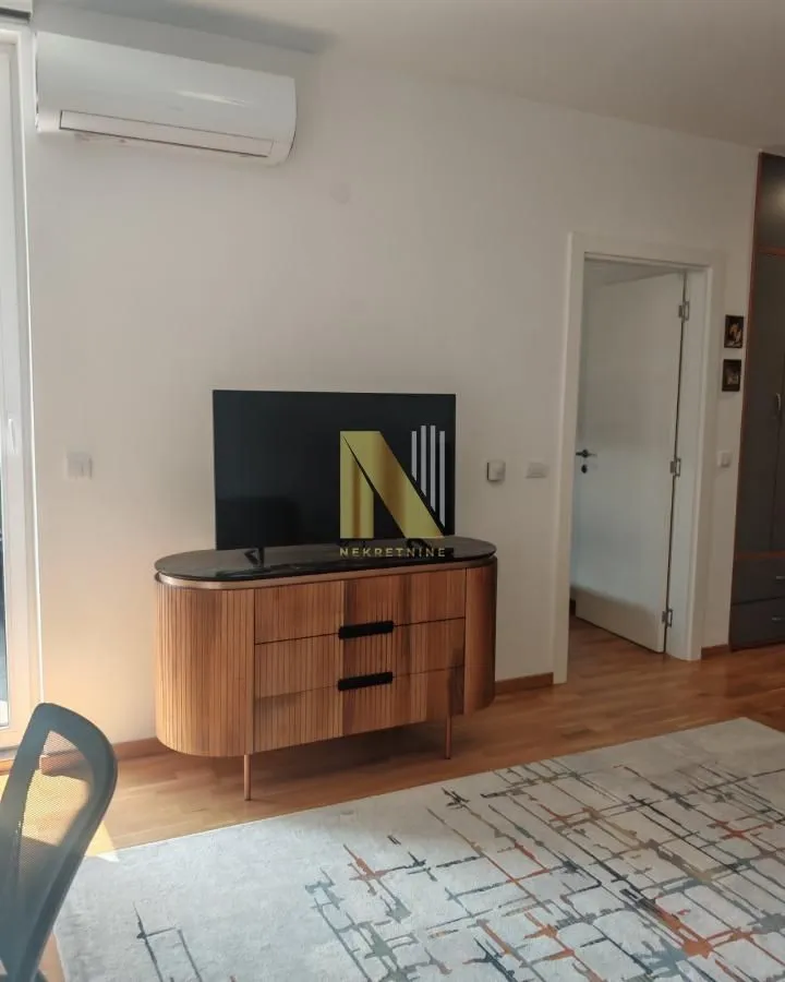 Izdavanje, dvosoban stan, 43m², Sajmište, Novi Sad