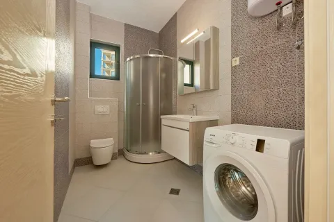 Sale, two bedroom apartment, 85m², Bečići, Budva - image 9