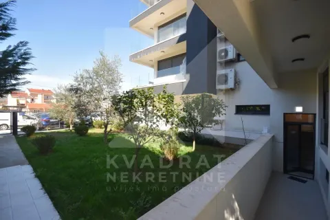 Rent, three bedroom apartment, 130m², Dalmatinska ulica, Podgorica - image 23