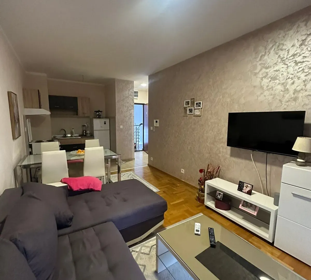 Rent, one bedroom apartment, 43m², Maslinjak, Budva