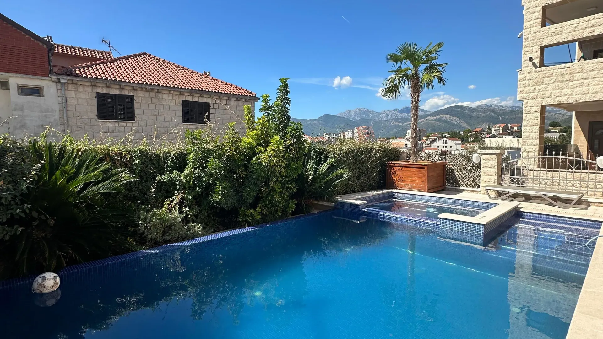 Rent, one bedroom apartment, 63m², Centar, Tivat