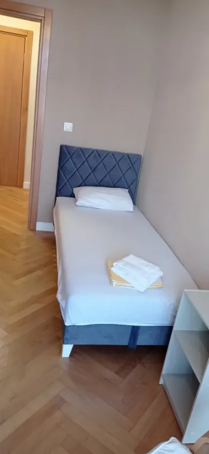 Rent, two bedroom apartment, 81m², Dobrota, Kotor
