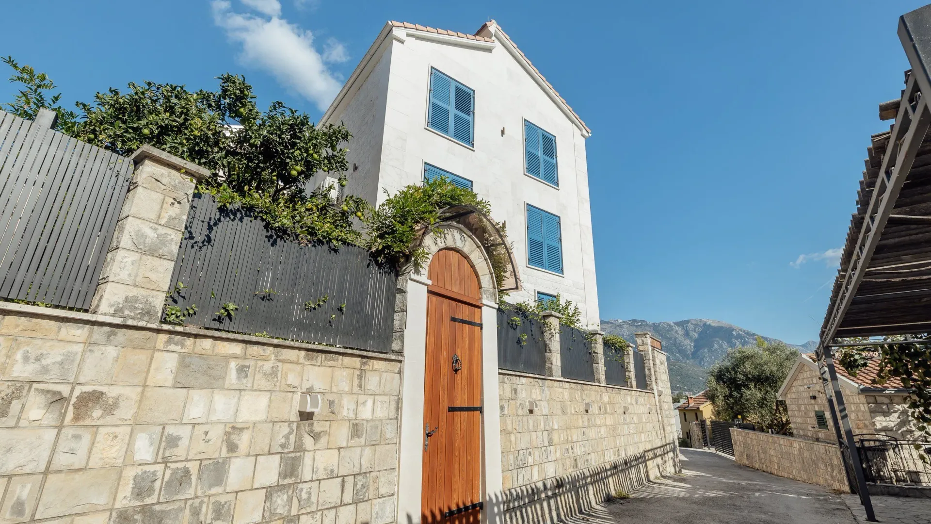 Sale, house, 240m², Kava, Tivat