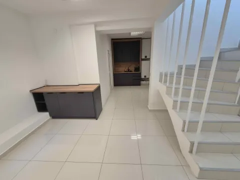 Izdavanje, poslovni prostor, 190m², City Kvart, Podgorica - image 13