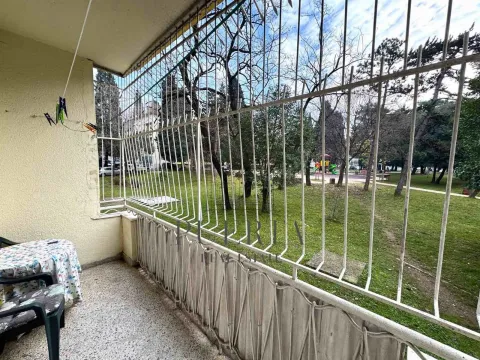 Izdavanje, jednosoban stan, 76m², Centar, Podgorica - image 4