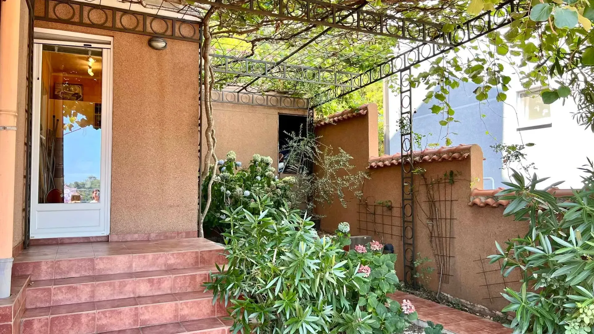 Sale, three bedroom apartment, 102m², Petrovac, Budva