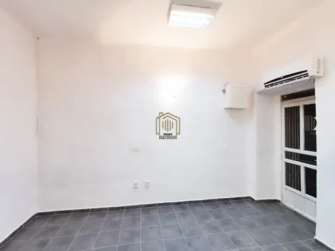 Izdavanje, poslovni prostor, 16m², Centar, Podgorica - image 2