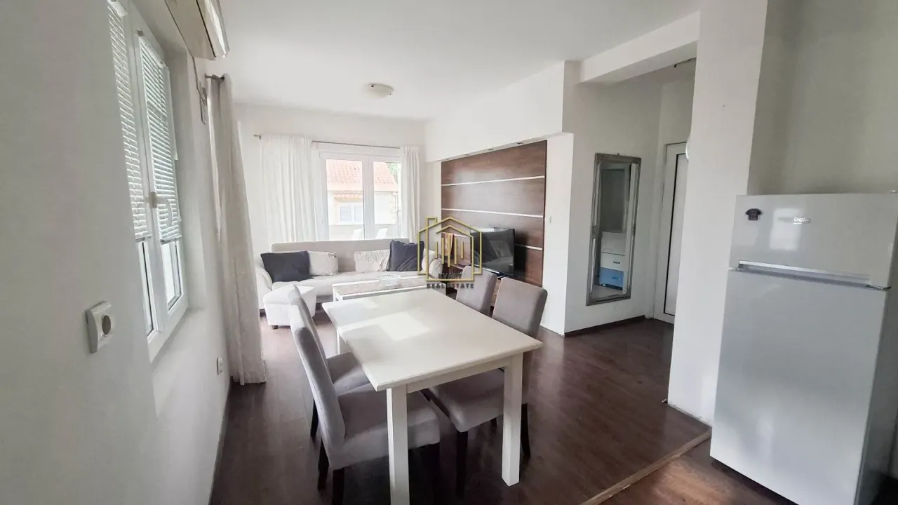 Izdavanje, dvosoban stan, 64m², Škaljari, Kotor