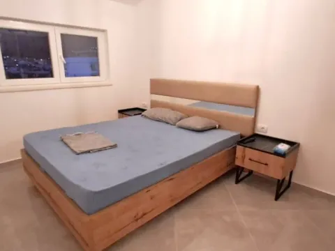 Izdavanje, trosoban stan, 100m², Šušanj, Bar - image 3