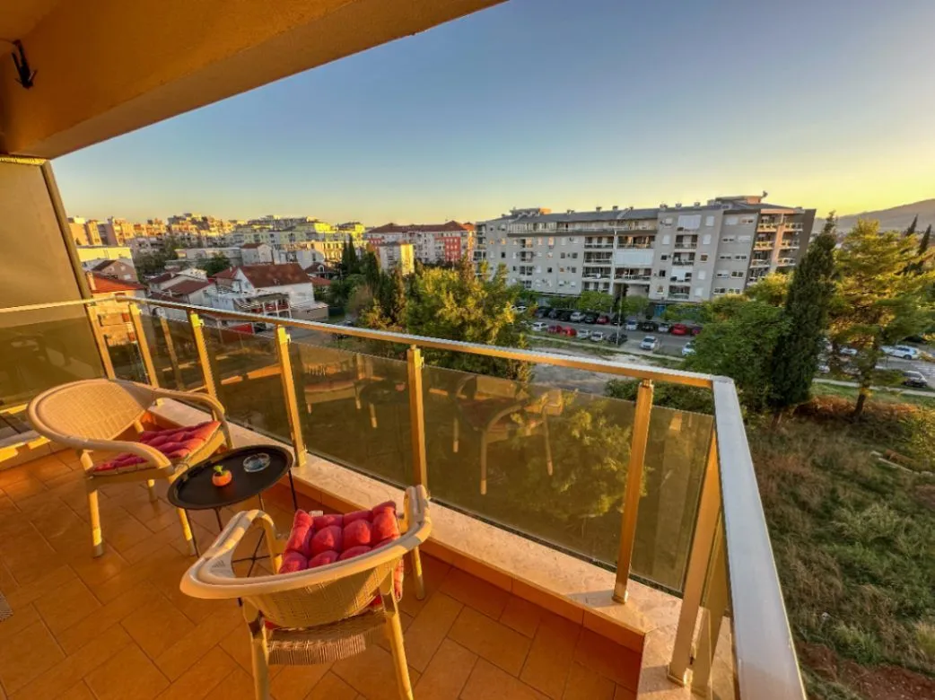 Izdavanje, jednosoban stan, 45m², Blok 9, Podgorica