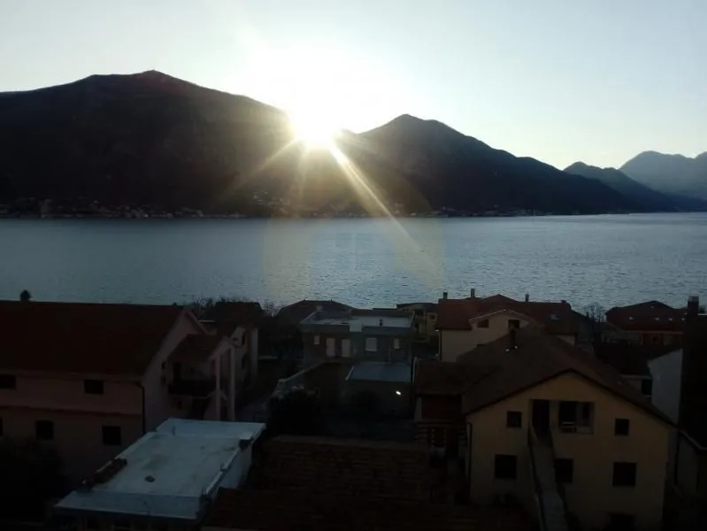 Sale, two bedroom apartment, 72m², Dobrota, Kotor