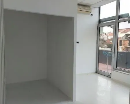 Izdavanje, poslovni prostor, 46m², Južni Bulevar, Vračar Sve Podlokacije - image 2