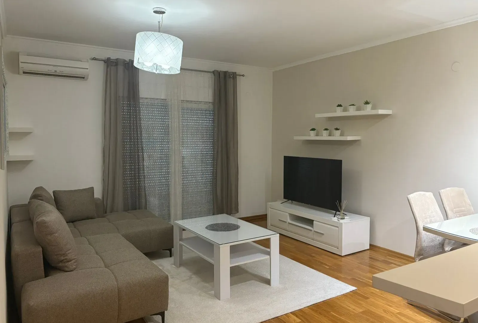 Izdavanje, jednosoban stan, 55m², City Kvart, Podgorica