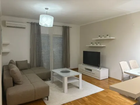 Izdavanje, jednosoban stan, 55m², City Kvart, Podgorica