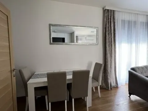 Rent, one bedroom apartment, 50m², Tivat, Crna Gora - image 7