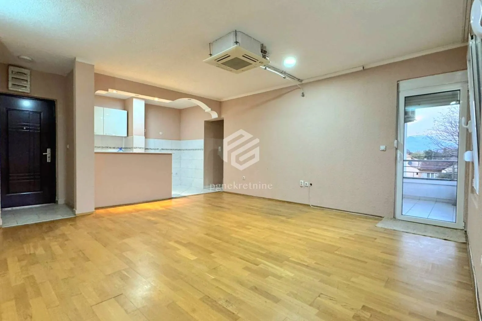 Rent, two bedroom apartment, 69m², Pobrežje, Podgorica