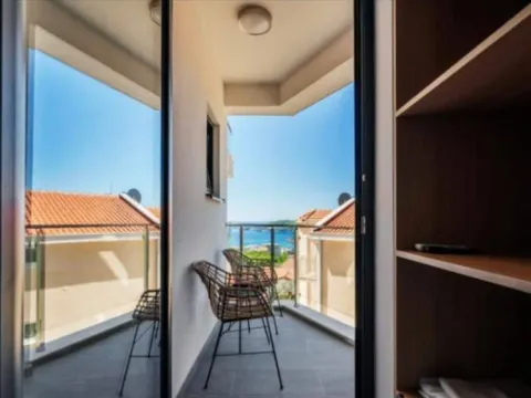 Izdavanje, garsonjera, 30m², Bečići, Budva - image 2
