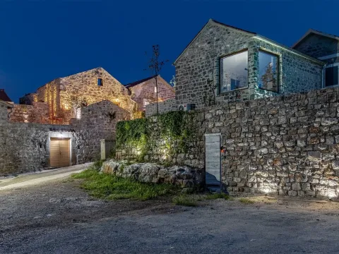 Izdavanje, kuća, 80m², Đuraševići, Tivat - image 17