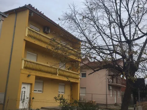 Prodaja, kuća, 300m², Podgorica, Crna Gora