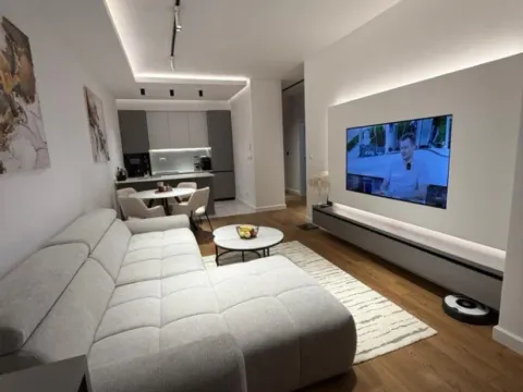 Izdavanje, jednosoban stan, 65m², Centar, Bar