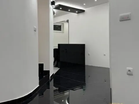 Izdavanje, stan, 120m², Kalenić Pijaca, Vračar Sve Podlokacije - image 11