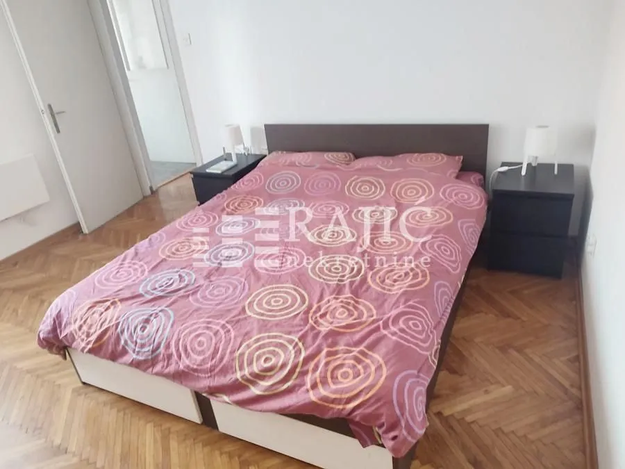 Bedroom with a double bed and nightstands.