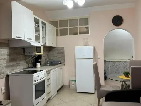 Izdavanje, jednosoban stan, 45m², Centar, Tivat - image 4