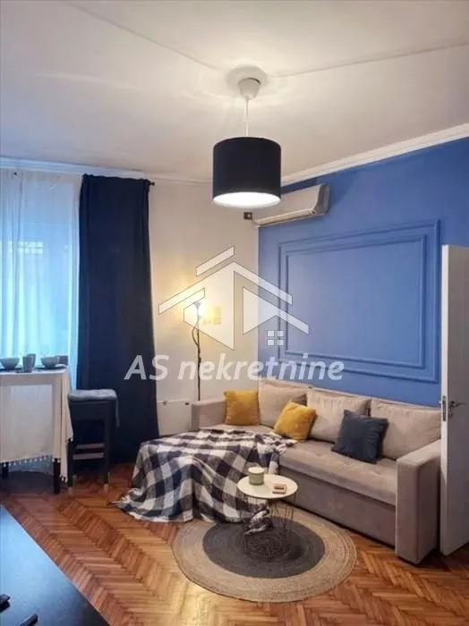 Izdavanje, stan, 40m², Kosančićev Venac, Beograd