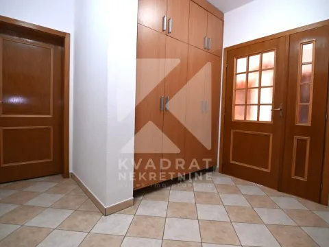 Rent, house, 400m², Zlatica, Podgorica - image 30
