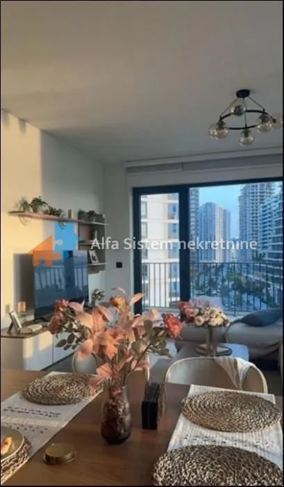 Izdavanje, trosoban stan, 80m², Savski Venac, Beograd