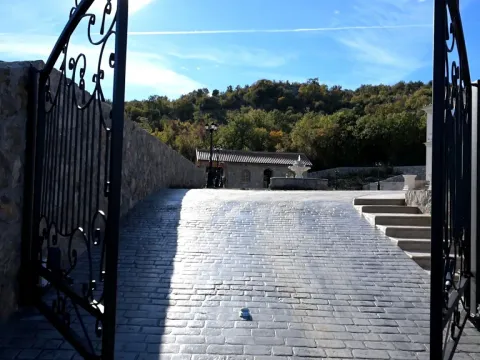 Prodaja, kuća, 350m², Podgorica, Crna Gora - image 11