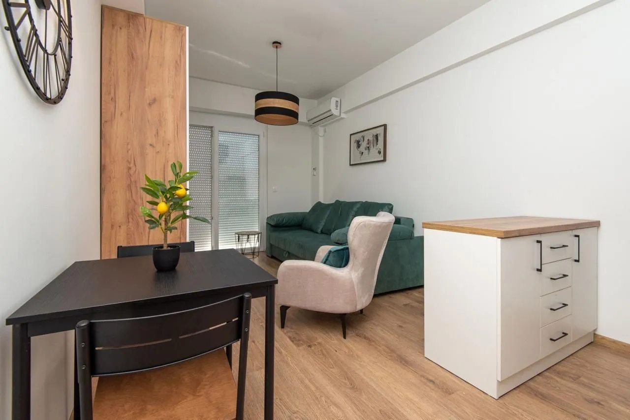 Rent, studio apartment, 26m², Centar, Bar