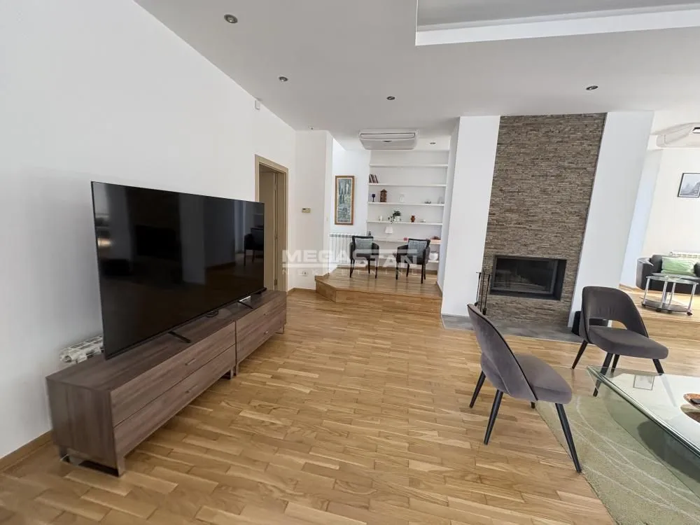 Izdavanje, četvorosoban stan, 220m², Savski Venac, Beograd