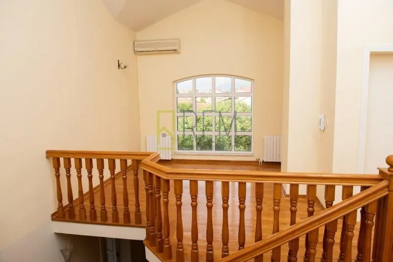 Prodaja, kuća, 460m², Zagorič, Podgorica