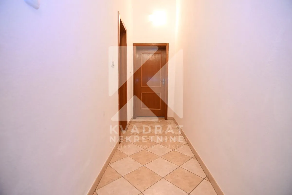 Rent, house, 400m², Zlatica, Podgorica