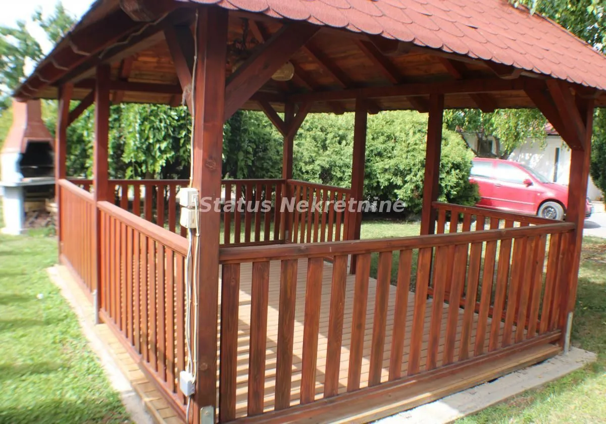 Prodaja, poslovni prostor, 613m², Beočin, Srbija