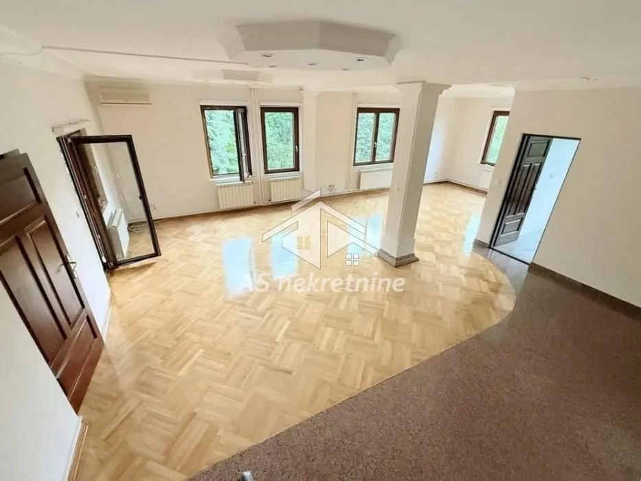 Izdavanje, stan, 210m², Savski Venac, Beograd
