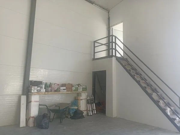 Rent, office space, 760m², Surčin (mesto), Surčin