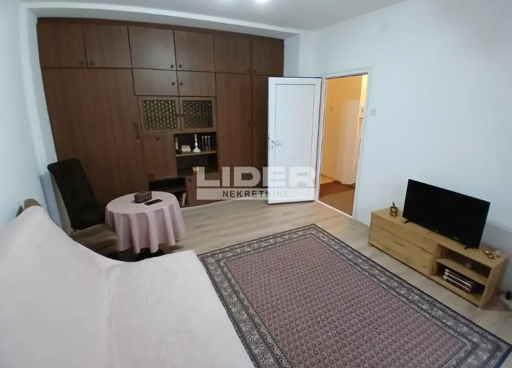 Izdavanje, trosoban stan, 60m², Karaburma, Palilula Sve Podlokacije