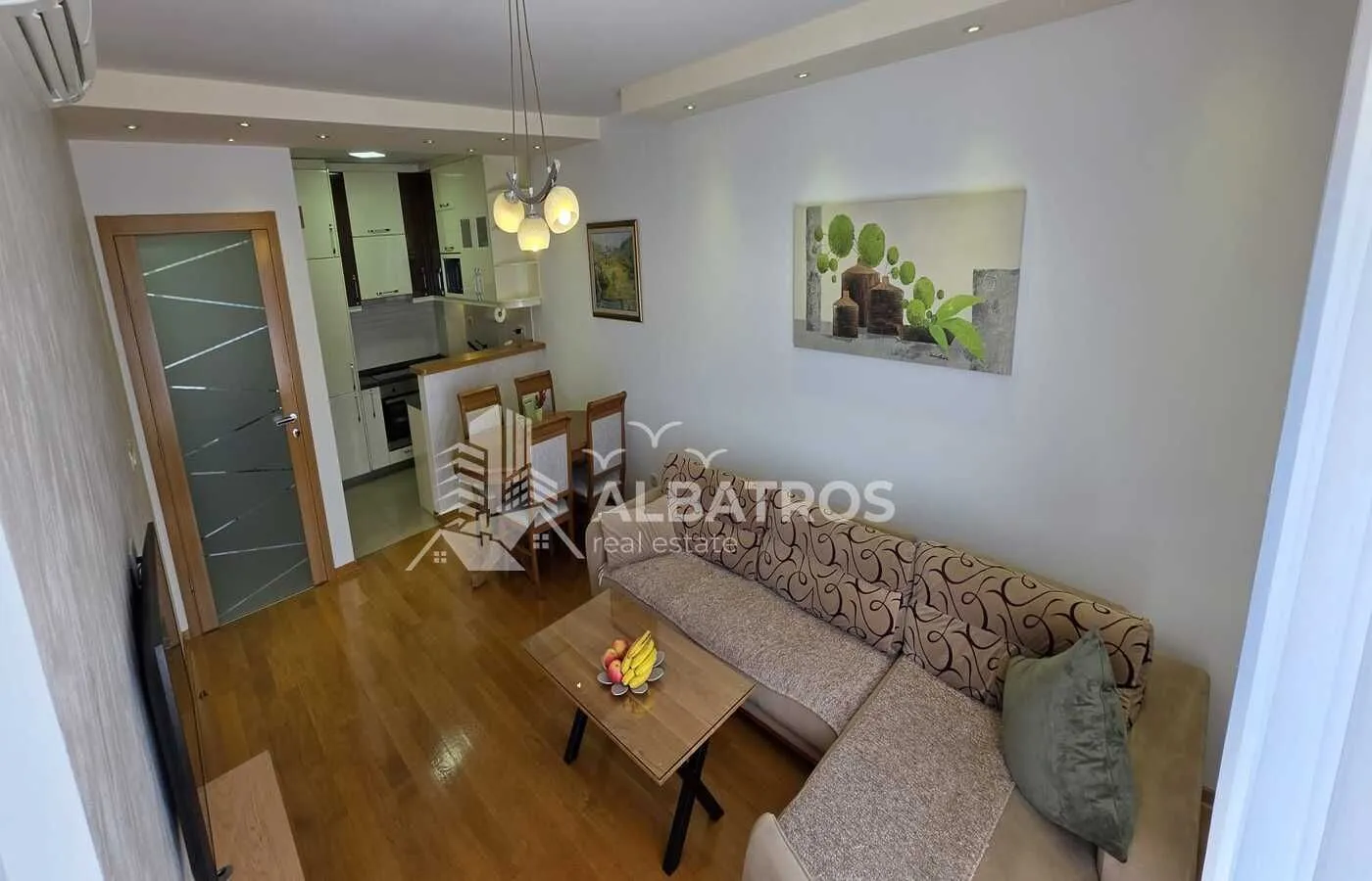 Izdavanje, jednosoban stan, 47m², Centar, Bar