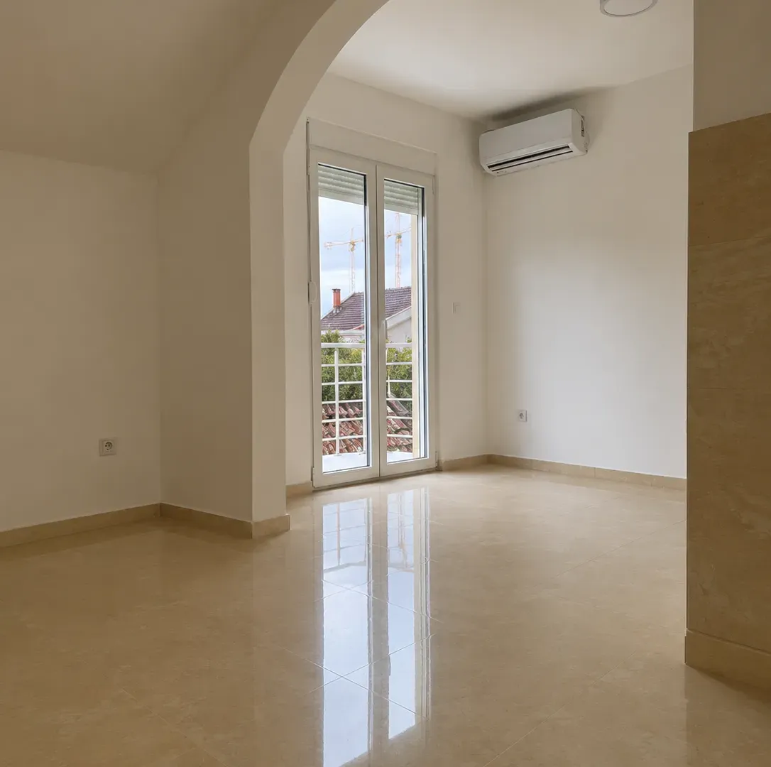 Rent, house, 337m², Stari Aerodrom, Podgorica